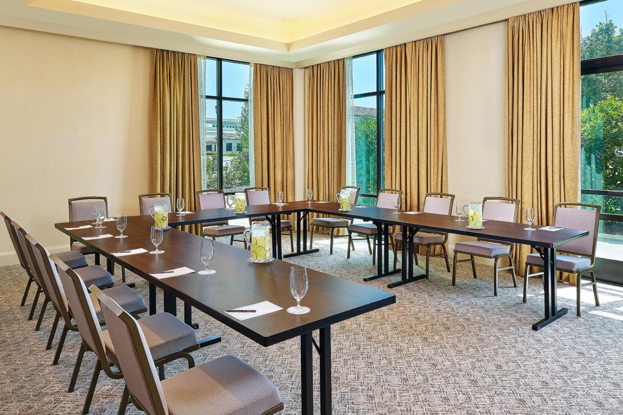 Sheraton Hotel Stonebriar Колони Экстерьер фото